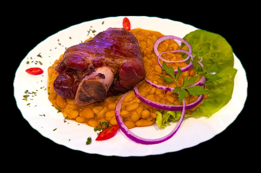 Bean stew with pork knuckle
