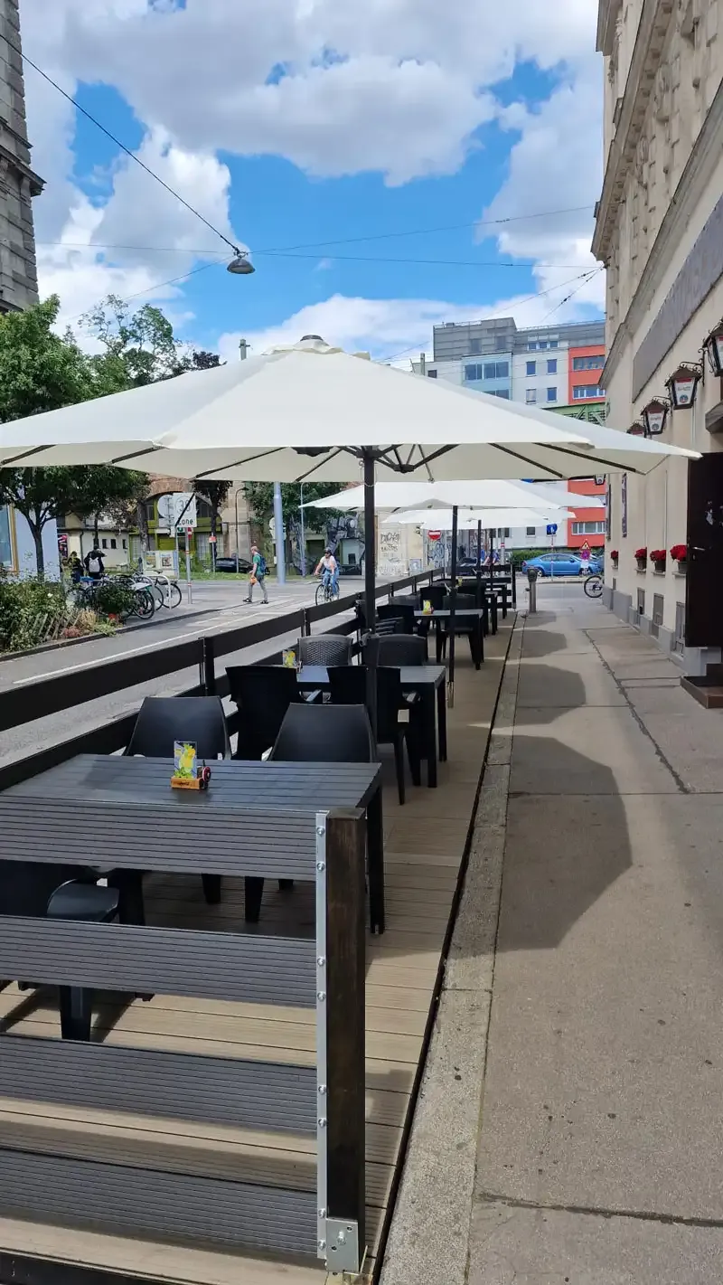 Terasa de vară a restaurantului Donaudelta